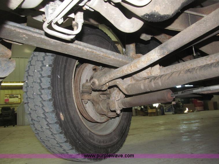 image for item B5396 2003 Ford F450 XL Super Duty SuperCab flatbed truck