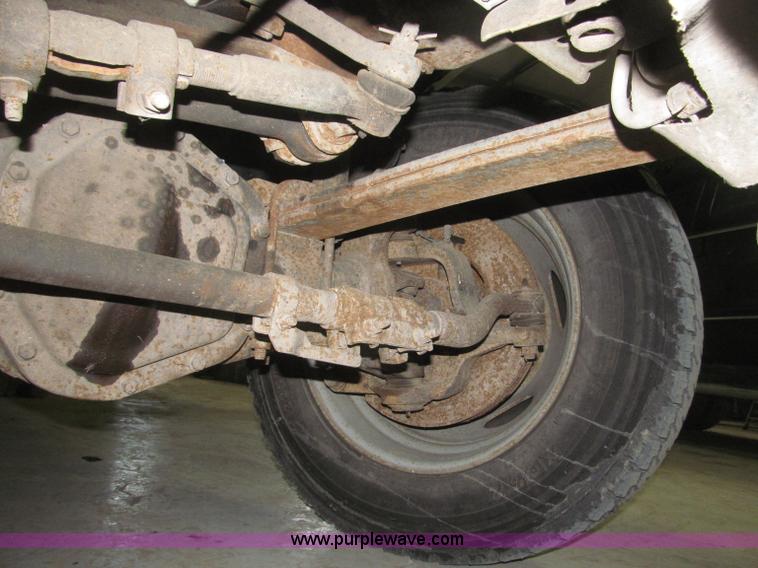 image for item B5396 2003 Ford F450 XL Super Duty SuperCab flatbed truck