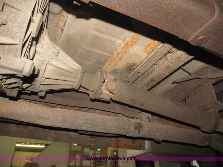 image for item B5396 2003 Ford F450 XL Super Duty SuperCab flatbed truck