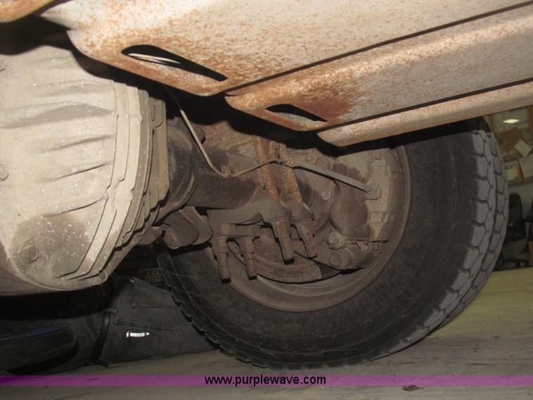 image for item B5396 2003 Ford F450 XL Super Duty SuperCab flatbed truck