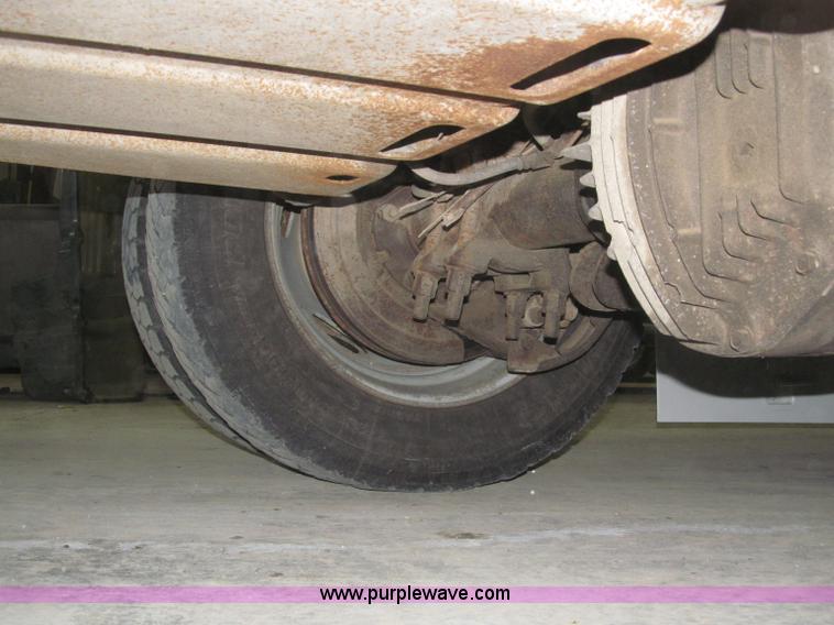 image for item B5396 2003 Ford F450 XL Super Duty SuperCab flatbed truck