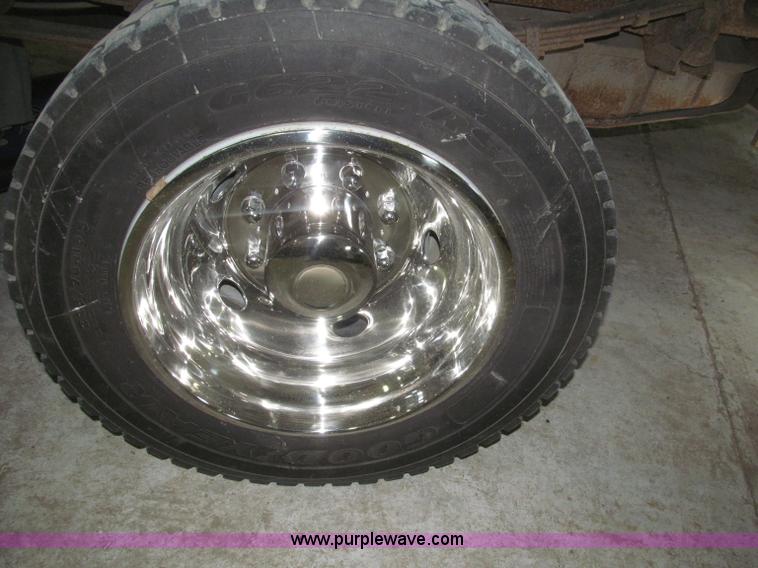 image for item B5396 2003 Ford F450 XL Super Duty SuperCab flatbed truck