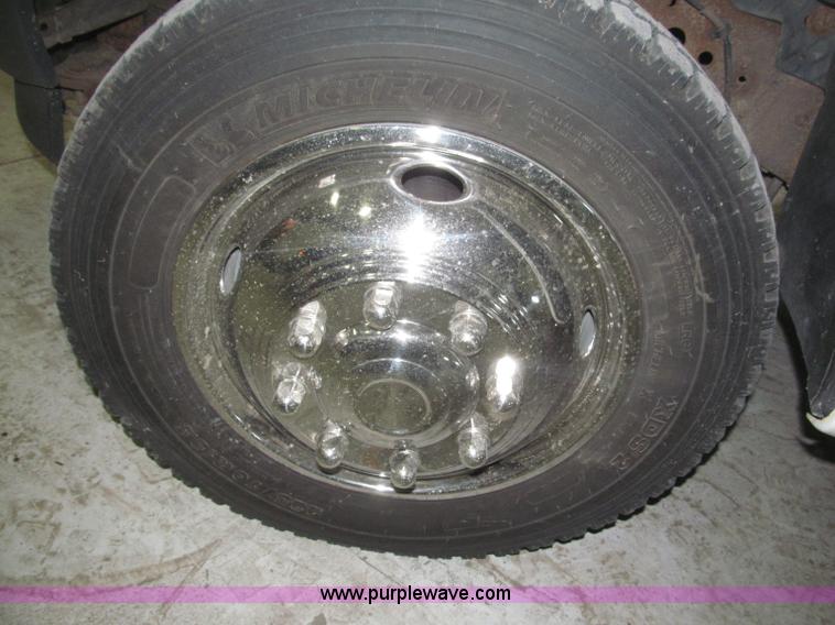 image for item B5396 2003 Ford F450 XL Super Duty SuperCab flatbed truck