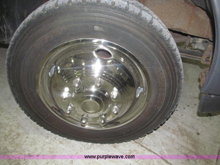 image for item B5396 2003 Ford F450 XL Super Duty SuperCab flatbed truck