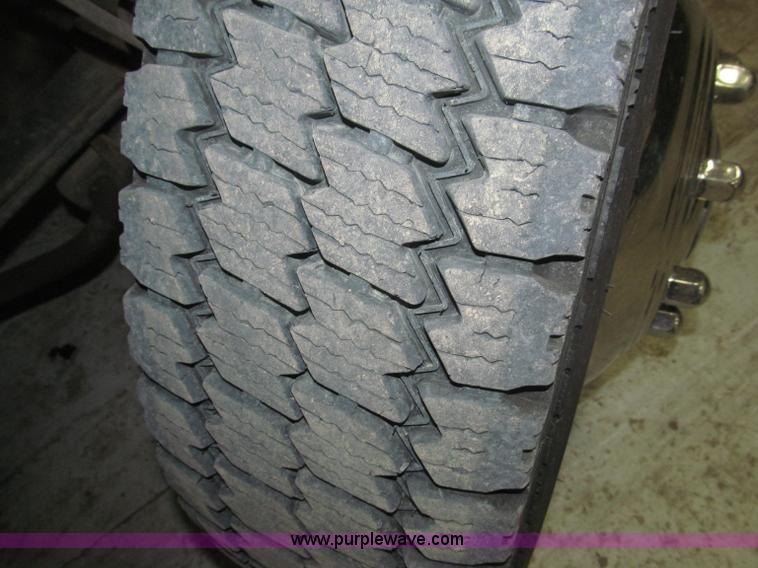 image for item B5396 2003 Ford F450 XL Super Duty SuperCab flatbed truck