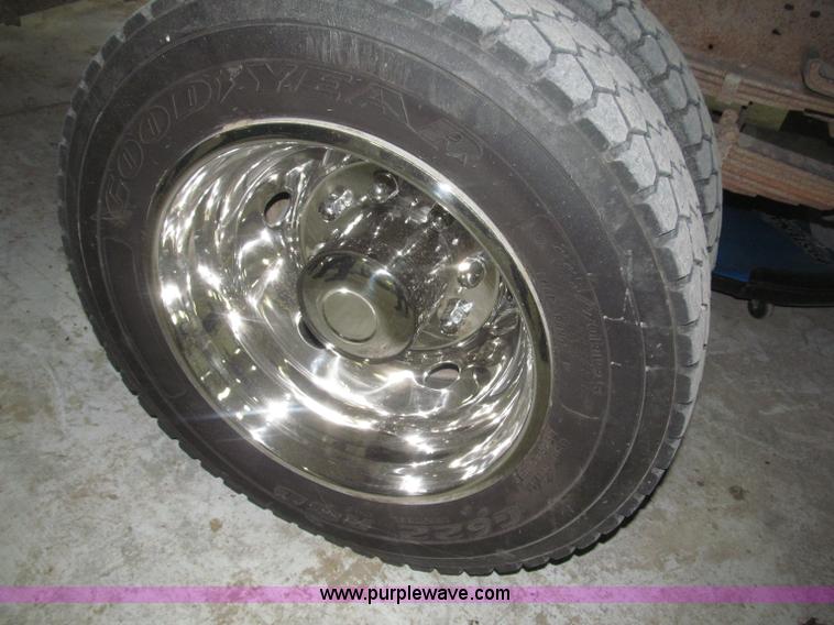 image for item B5396 2003 Ford F450 XL Super Duty SuperCab flatbed truck