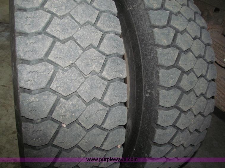 image for item B5396 2003 Ford F450 XL Super Duty SuperCab flatbed truck