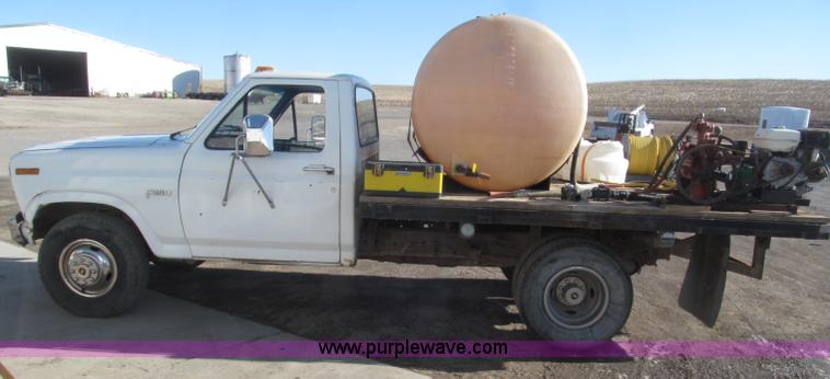 image for item B5398 1983 Ford F350 flatbed truck