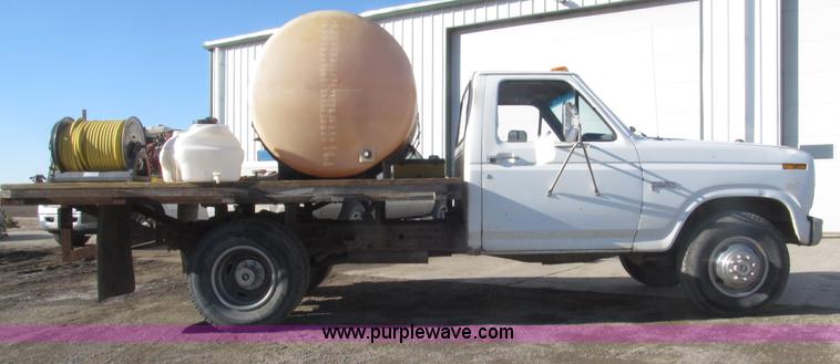 image for item B5398 1983 Ford F350 flatbed truck