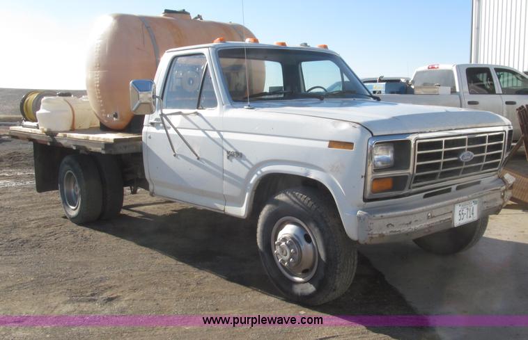 image for item B5398 1983 Ford F350 flatbed truck
