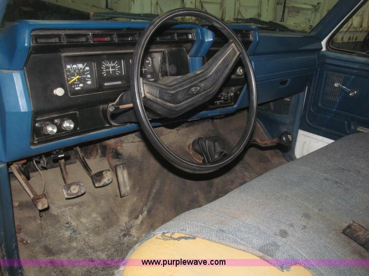 image for item B5398 1983 Ford F350 flatbed truck