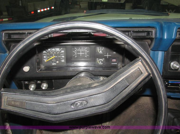 image for item B5398 1983 Ford F350 flatbed truck