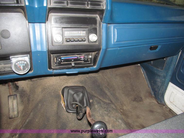 image for item B5398 1983 Ford F350 flatbed truck