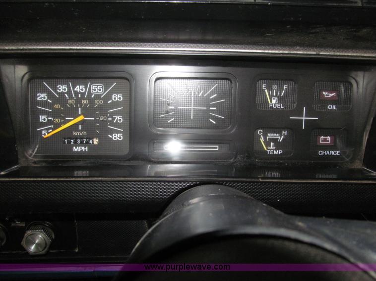 image for item B5398 1983 Ford F350 flatbed truck