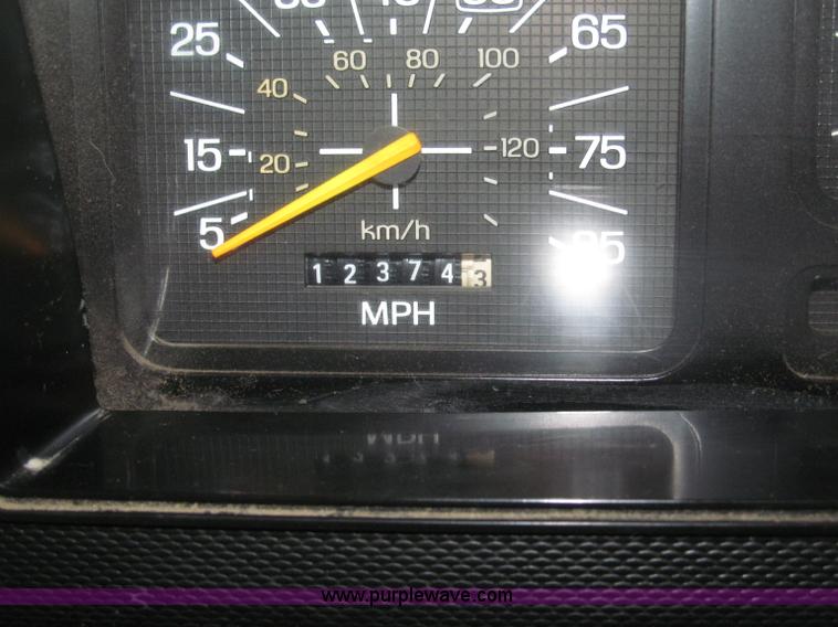 image for item B5398 1983 Ford F350 flatbed truck