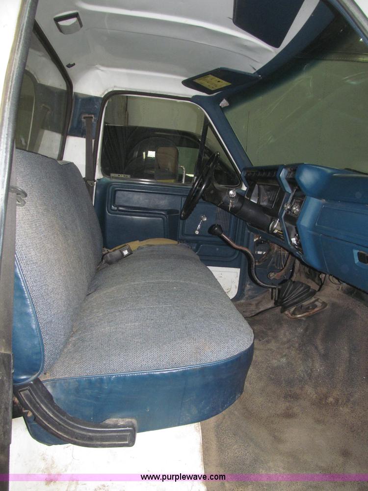 image for item B5398 1983 Ford F350 flatbed truck