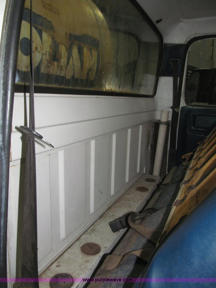 image for item B5398 1983 Ford F350 flatbed truck