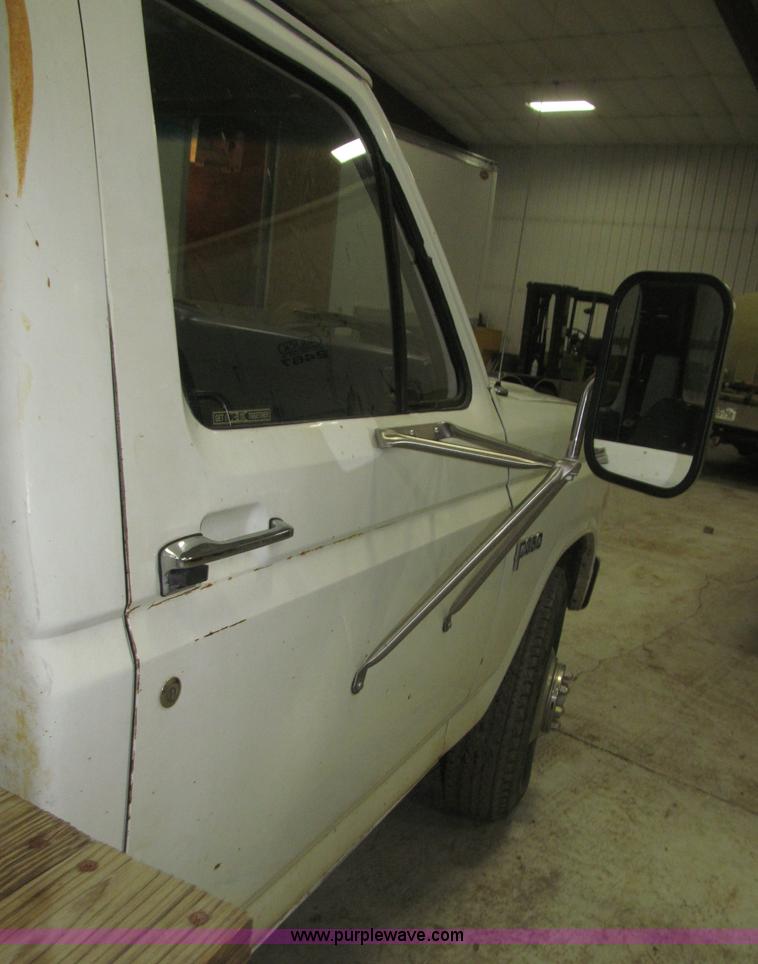 image for item B5398 1983 Ford F350 flatbed truck