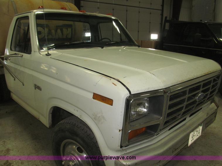 image for item B5398 1983 Ford F350 flatbed truck