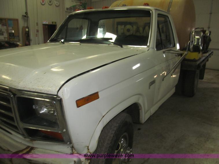 image for item B5398 1983 Ford F350 flatbed truck