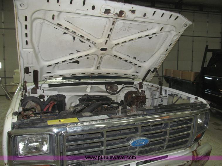 image for item B5398 1983 Ford F350 flatbed truck