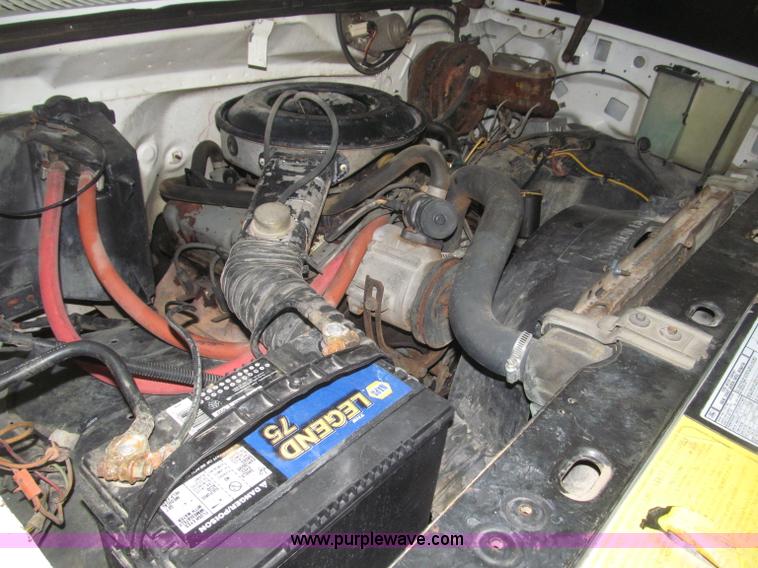 image for item B5398 1983 Ford F350 flatbed truck