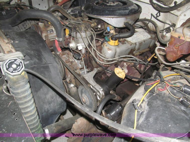 image for item B5398 1983 Ford F350 flatbed truck