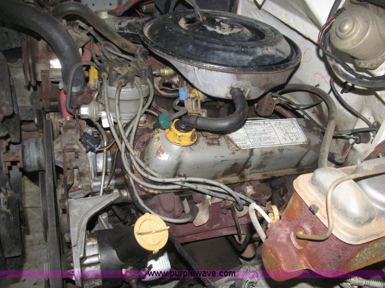 image for item B5398 1983 Ford F350 flatbed truck