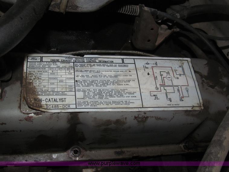 image for item B5398 1983 Ford F350 flatbed truck