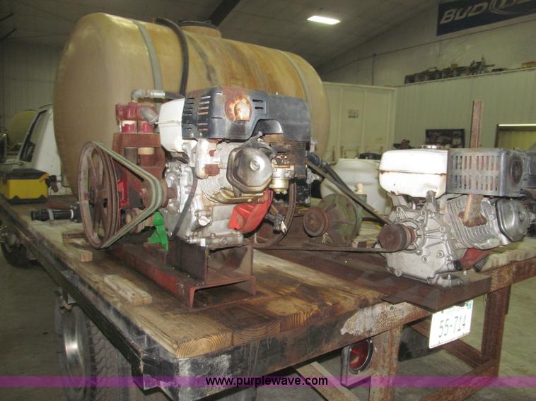 image for item B5398 1983 Ford F350 flatbed truck