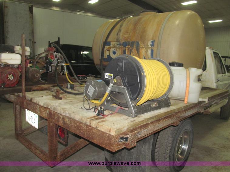 image for item B5398 1983 Ford F350 flatbed truck