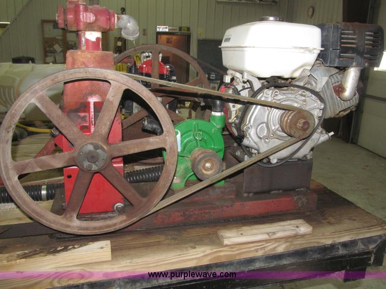 image for item B5398 1983 Ford F350 flatbed truck