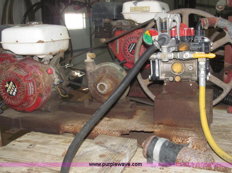 image for item B5398 1983 Ford F350 flatbed truck