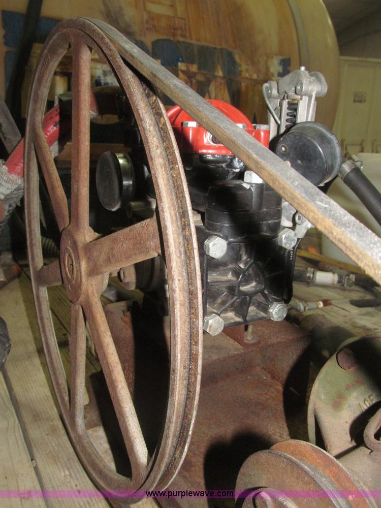 image for item B5398 1983 Ford F350 flatbed truck