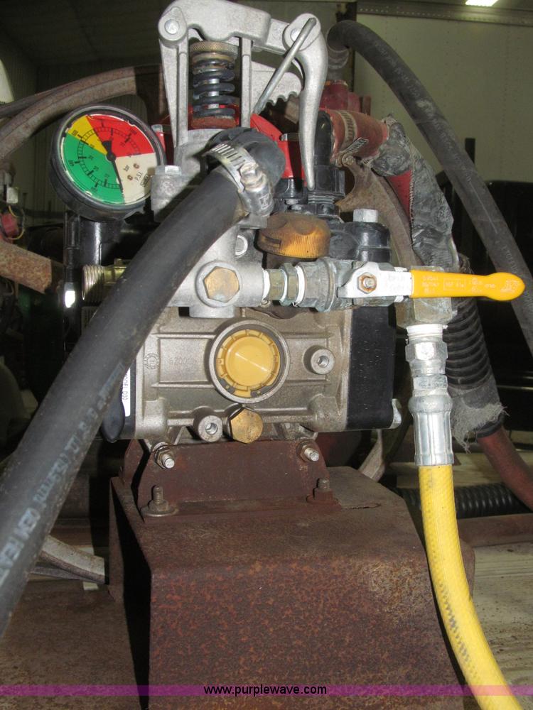 image for item B5398 1983 Ford F350 flatbed truck