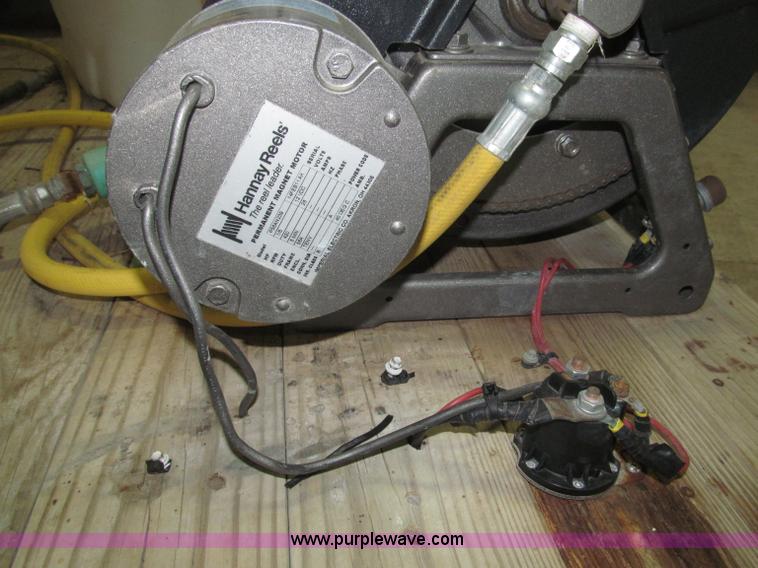 image for item B5398 1983 Ford F350 flatbed truck