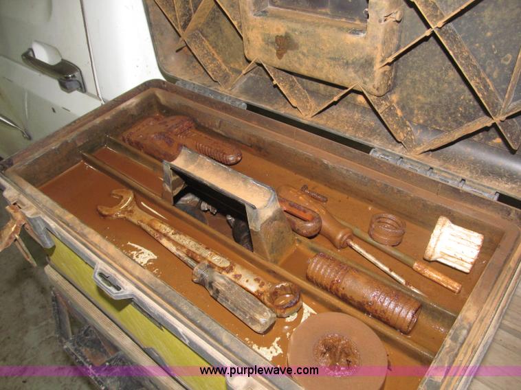 image for item B5398 1983 Ford F350 flatbed truck