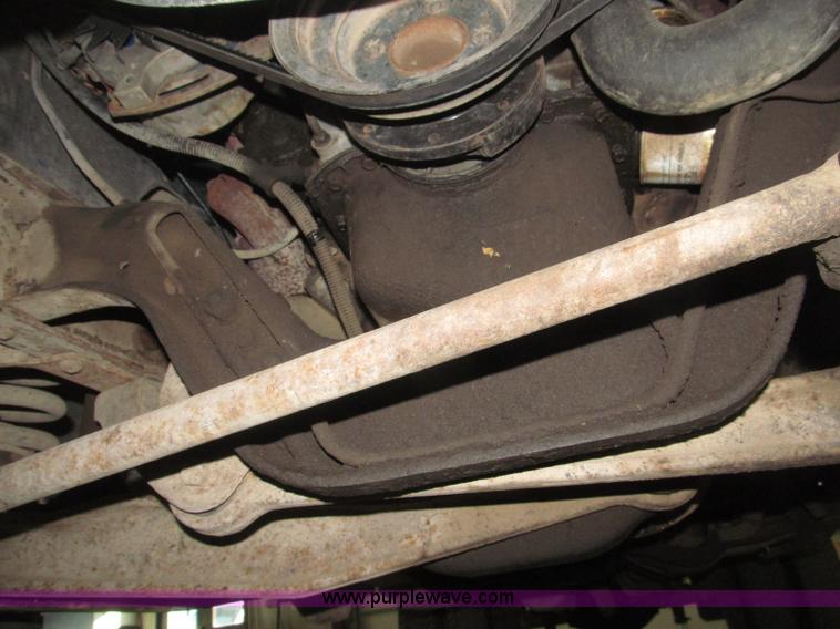 image for item B5398 1983 Ford F350 flatbed truck