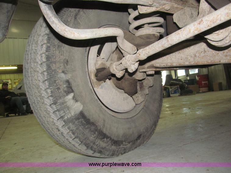 image for item B5398 1983 Ford F350 flatbed truck