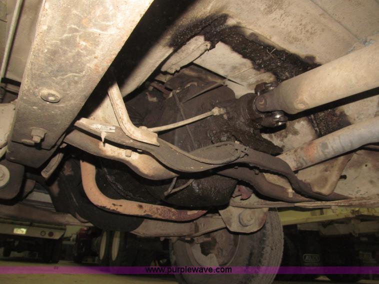 image for item B5398 1983 Ford F350 flatbed truck