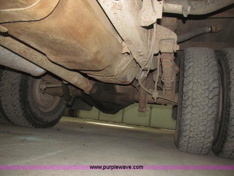 image for item B5398 1983 Ford F350 flatbed truck