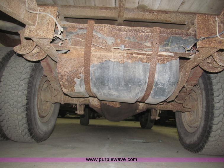 image for item B5398 1983 Ford F350 flatbed truck