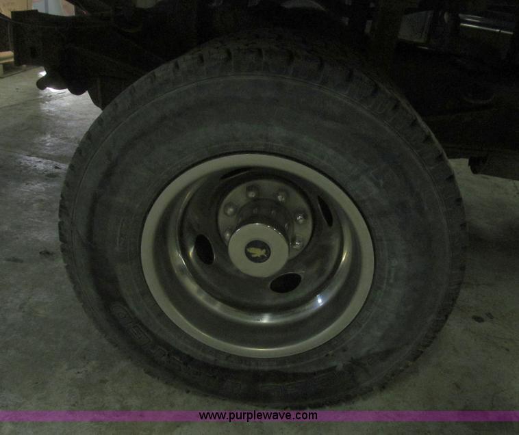 image for item B5398 1983 Ford F350 flatbed truck