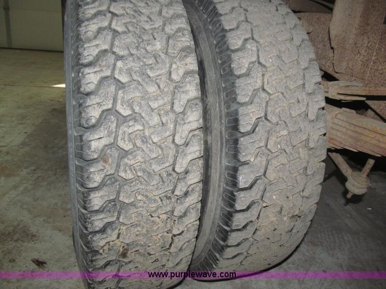 image for item B5398 1983 Ford F350 flatbed truck