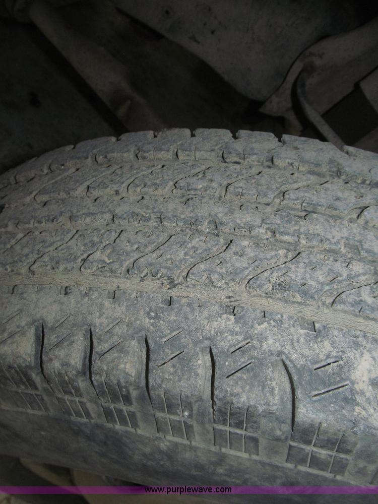 image for item B5398 1983 Ford F350 flatbed truck