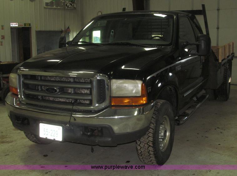 image for item B5400 1999 Ford F350 XLT SuperCab flatbed truck