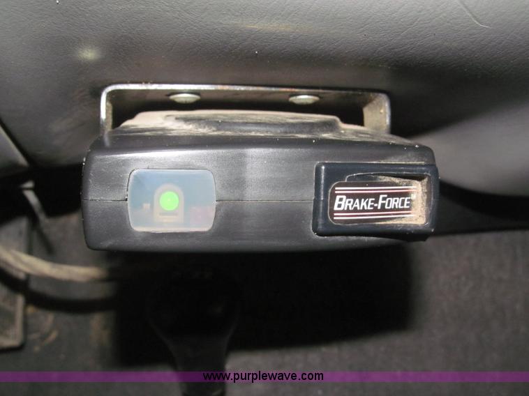 image for item B5400 1999 Ford F350 XLT SuperCab flatbed truck