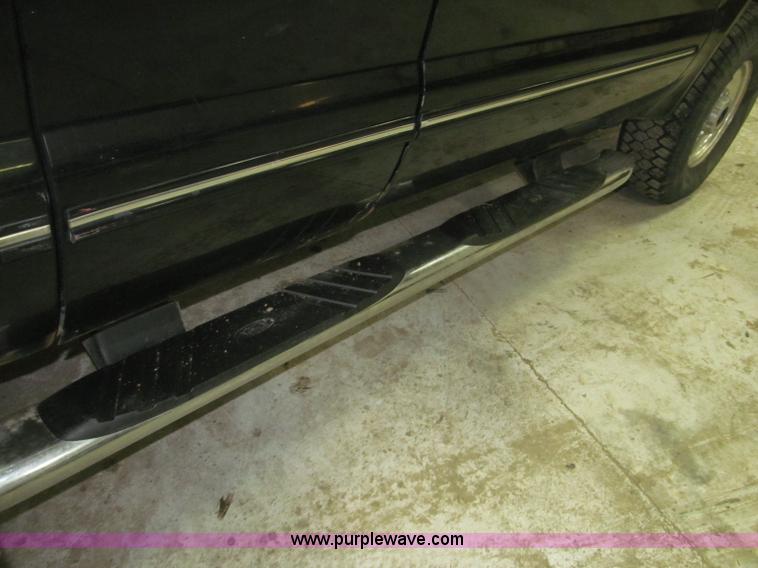 image for item B5400 1999 Ford F350 XLT SuperCab flatbed truck