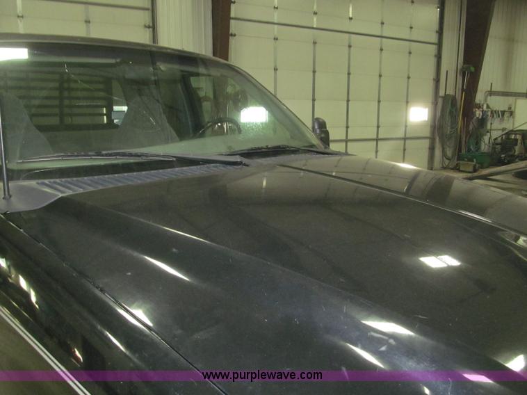 image for item B5400 1999 Ford F350 XLT SuperCab flatbed truck