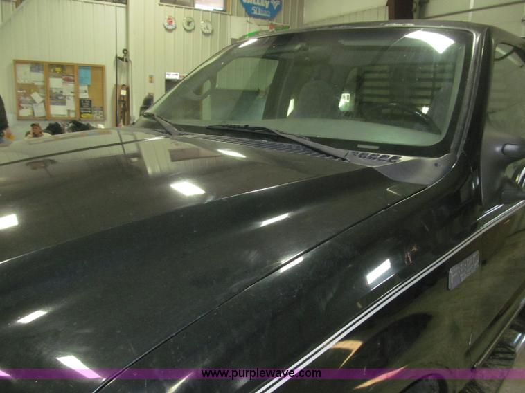 image for item B5400 1999 Ford F350 XLT SuperCab flatbed truck